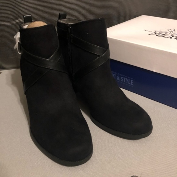 FLASH SALE!!! Black Zip Up Suede Heeled Bootie NIB SZ 9.5m - Picture 2 of 6